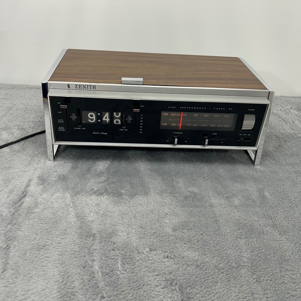 Zenith E475W Vintage Rolling Digit AM/FM Alarm Clock Radio Wood Grain MCM Japan